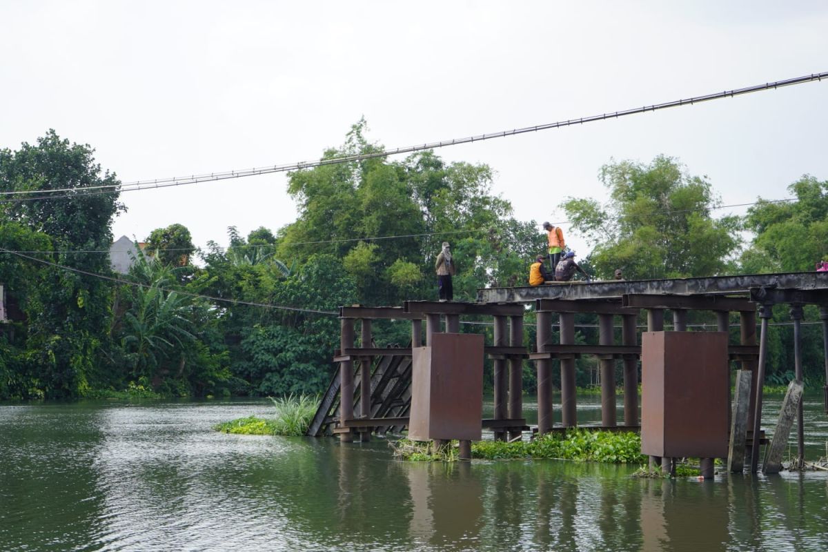 Pemkab Kediri perlebar jalan penunjang Jembatan Jongbiru