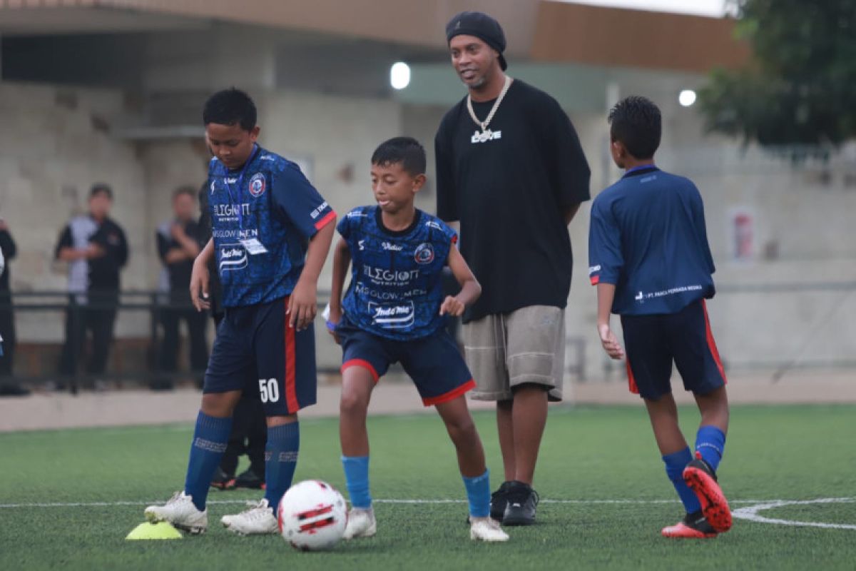 Ronaldinho berbagi kiat untuk anak muda Indonesia