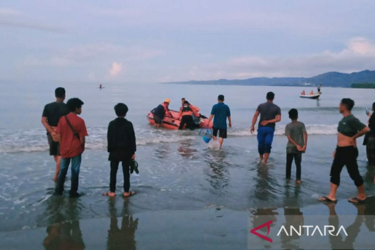 Basarnas Kendari cari bocah hilang terseret gelombang di Pantai Batu Gong