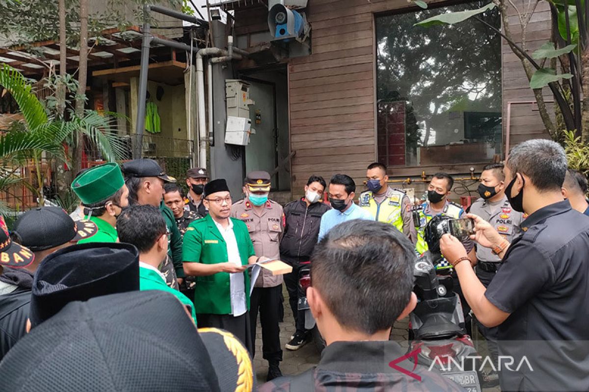 Kemarin massa geruduk Holywings hingga IPW desak Menko Polhukam