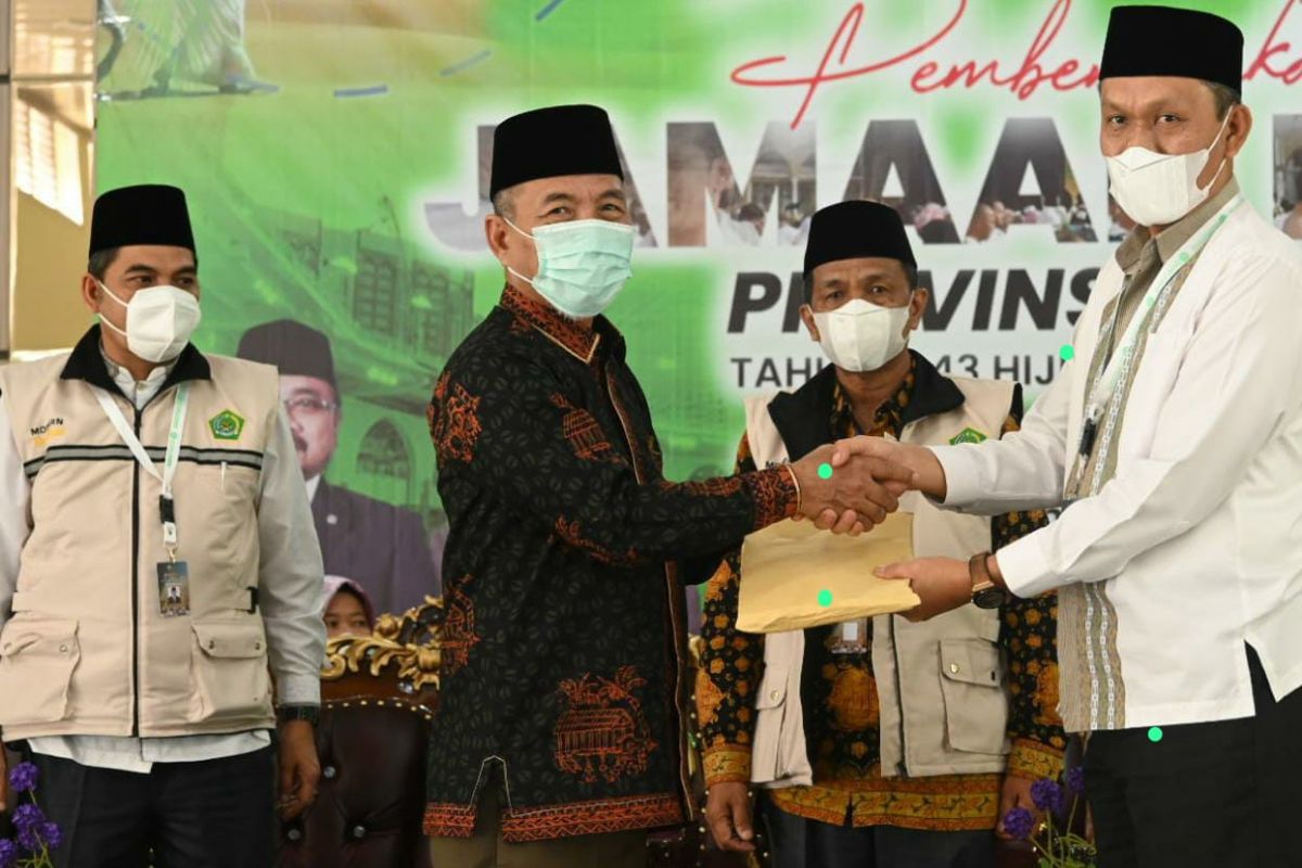 Bupati Mashuri antar  CJH Kloter terakhir Merangin ke asrama