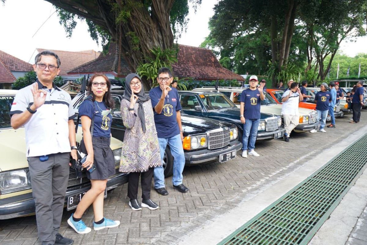 Komunitas mobil Mercedes Benz jajaki wisata Banyuwangi