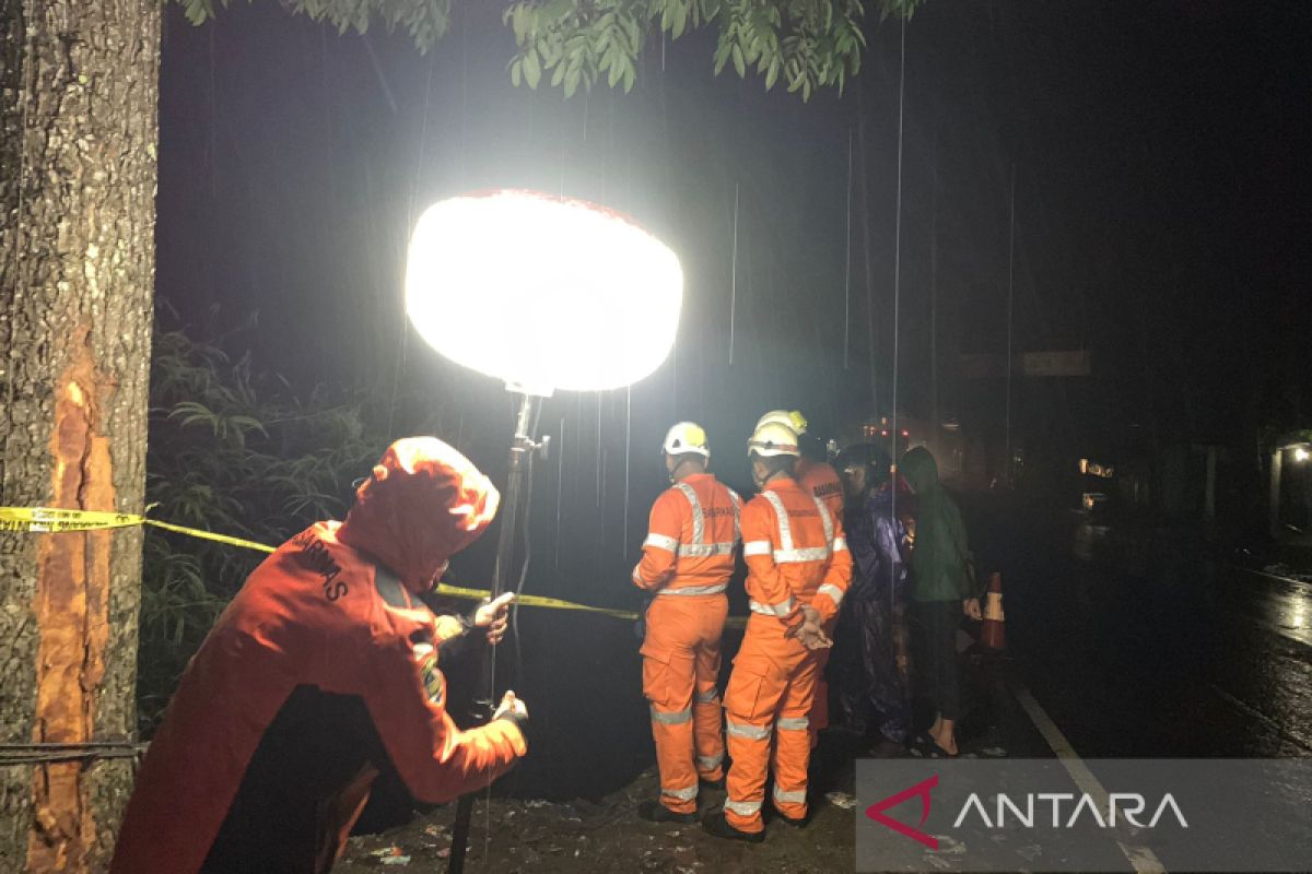 Tim SAR gabungan sisir lokasi kecelakaan bus cari penumpang hilang