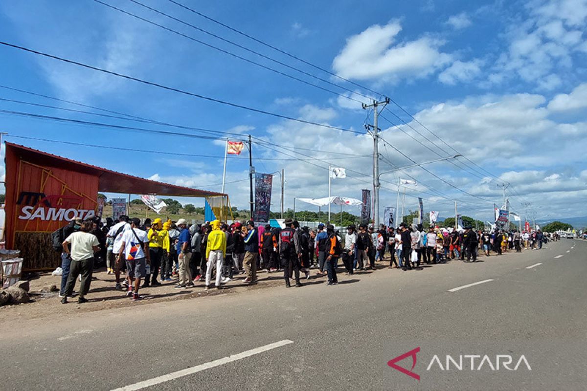 Penonton seri MXGP Indonesia mulai padati area sirkuit Samota-Sumbawa