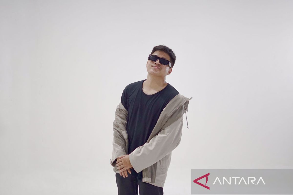 Vije Khant rilis video musik "Someone New"