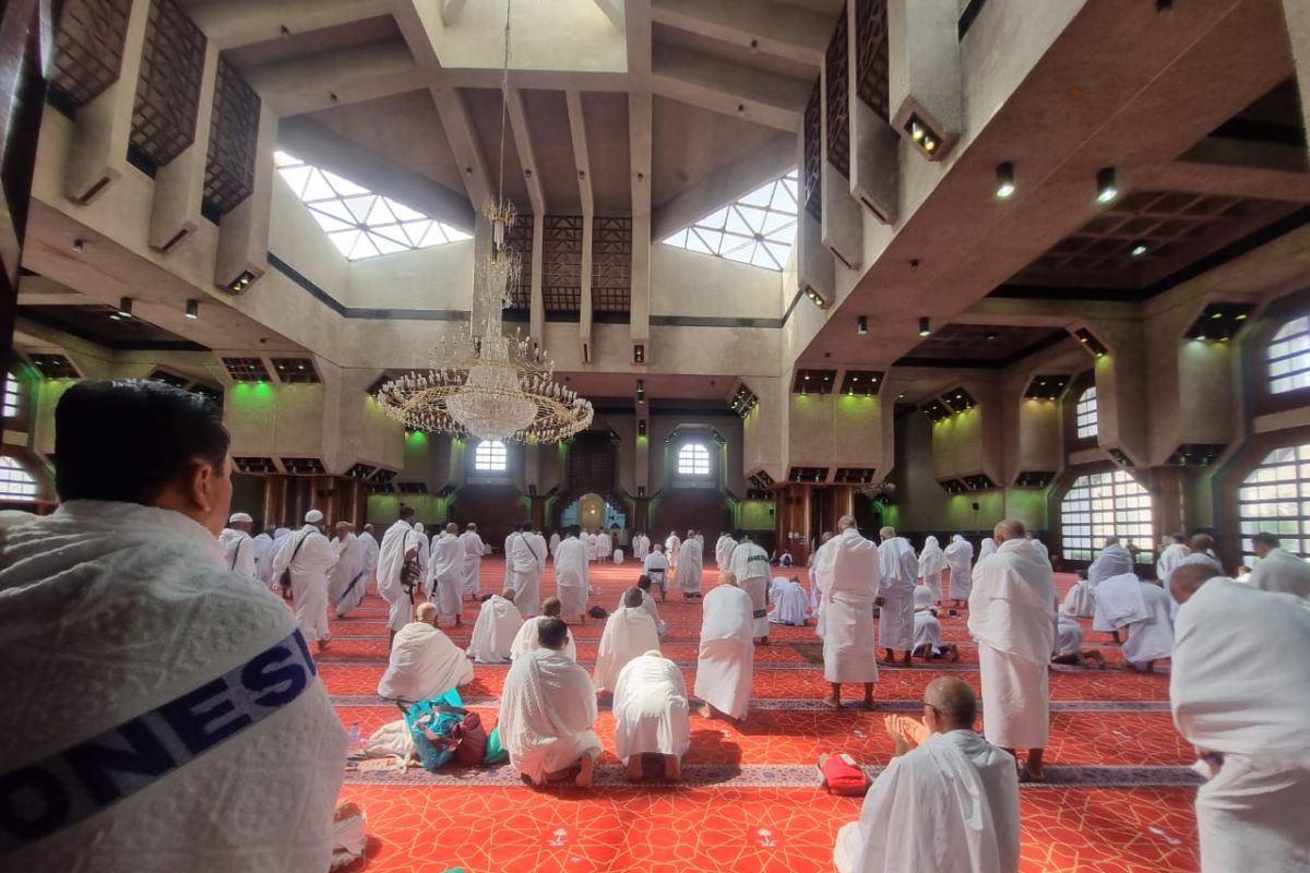 Calon haji memilih miqat umrah di Masjid Aisha karena lebih dekat