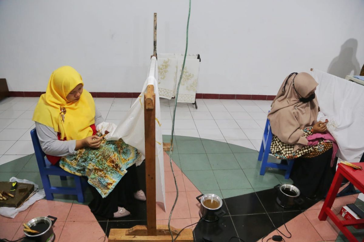 Kampung Batik Tin Gundih Surabaya terima banyak pesanan