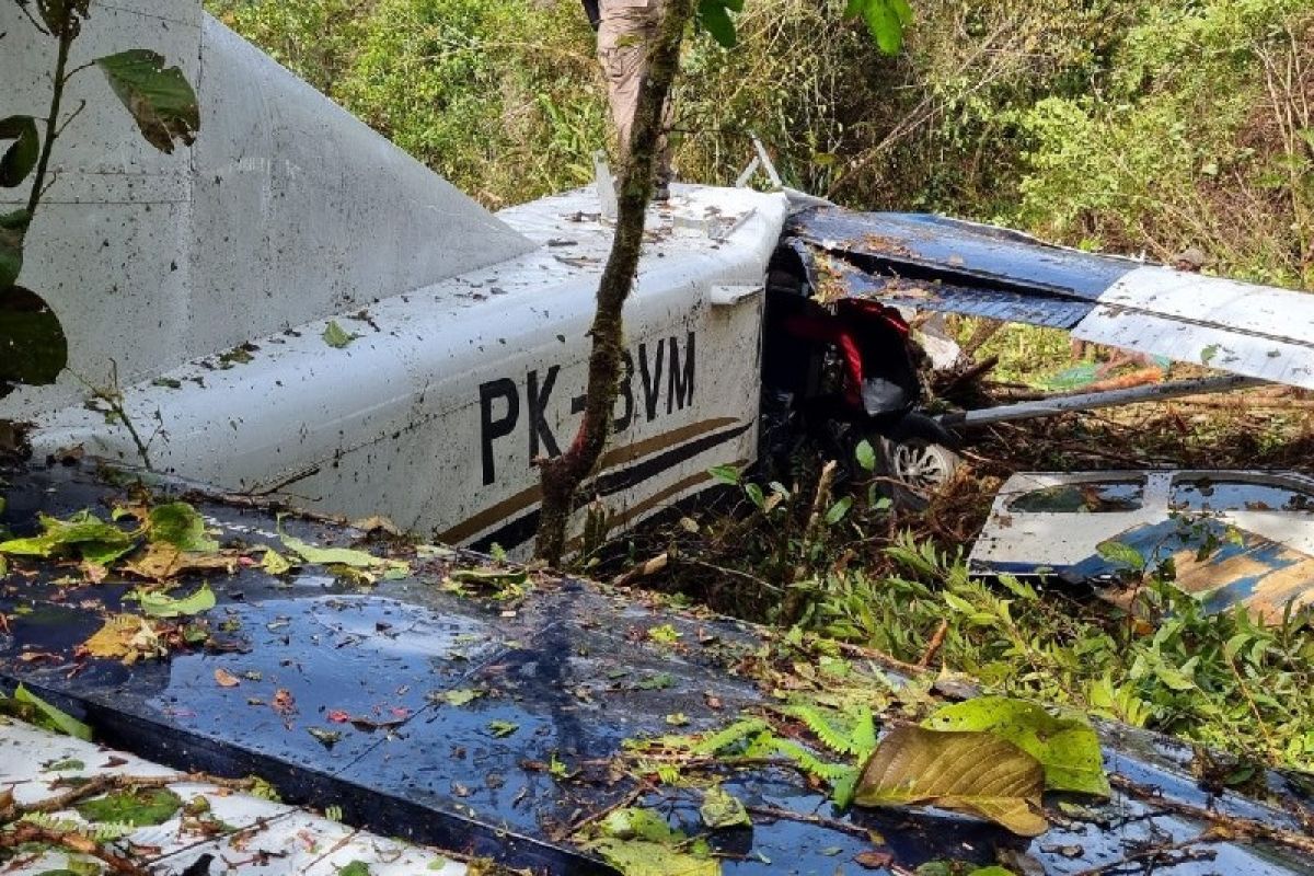 Susi Air dan Lanud YKU serahkan bantuan untuk masyarakat Duma