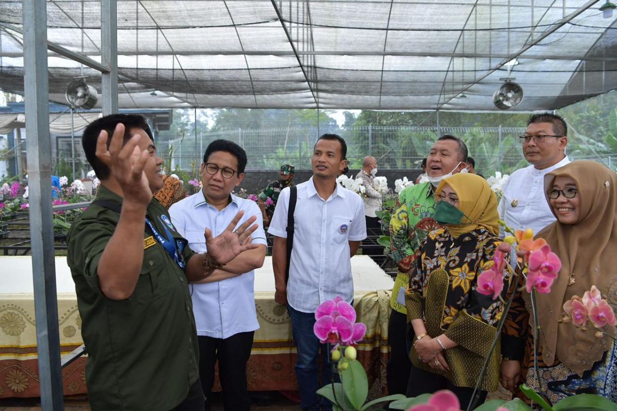PDTT Minister Iskandar supports orchid commodity export development
