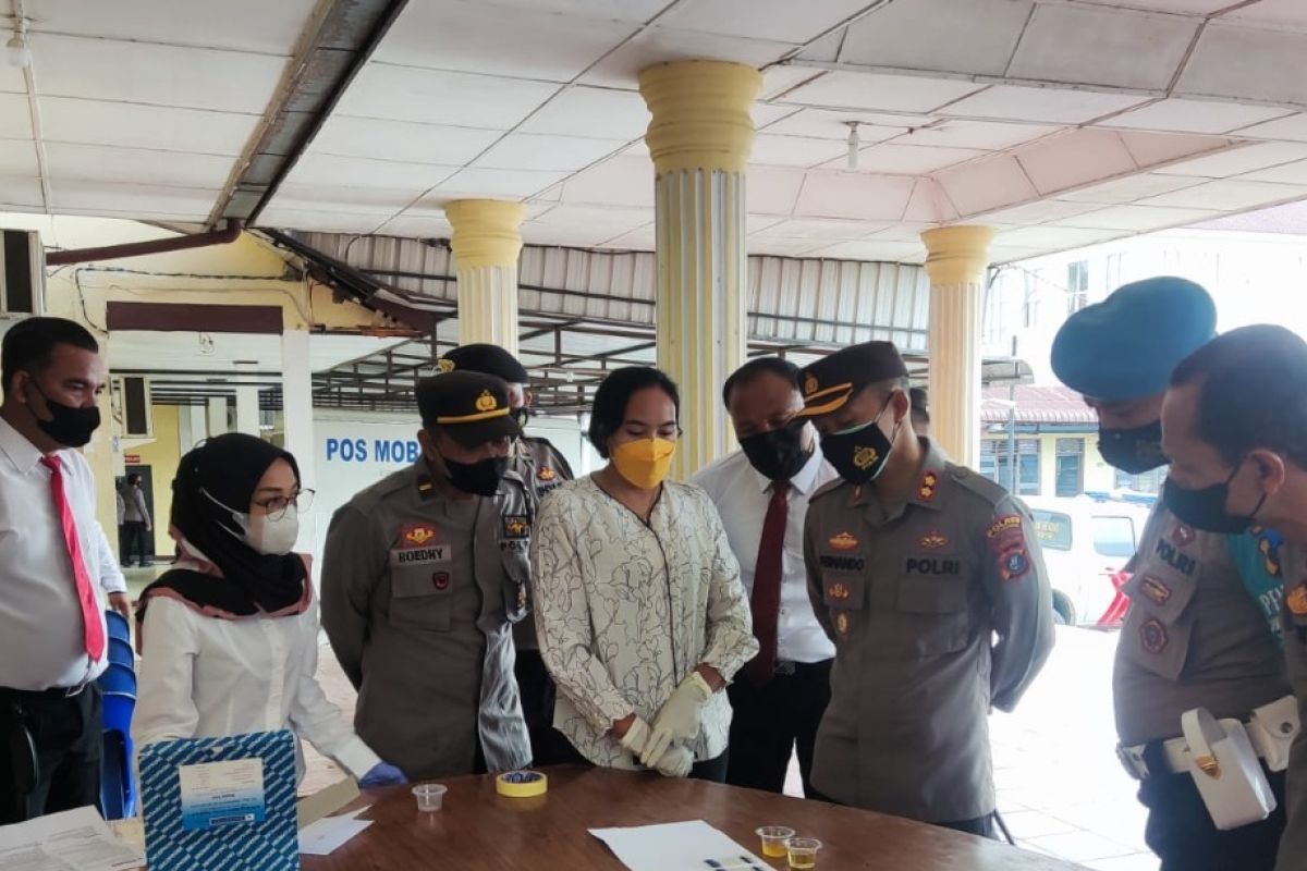 Kapolres Pematang Siantar perintahkan 15 personel tes urine