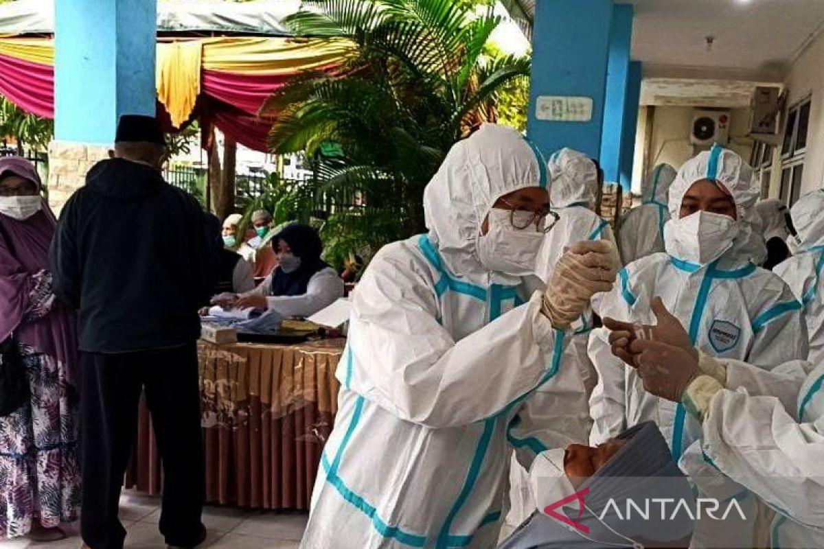 Dinkes OKU Sumsel fasilitasi tes PCR COVID-19 untuk 148 calon haji