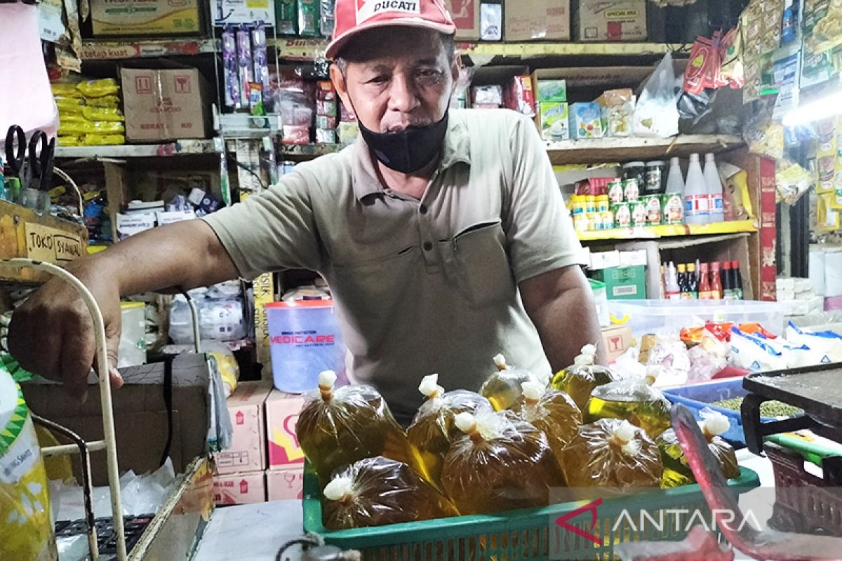 Pasar Slipi belum terapkan PeduliLindungi untuk pembeli minyak curah