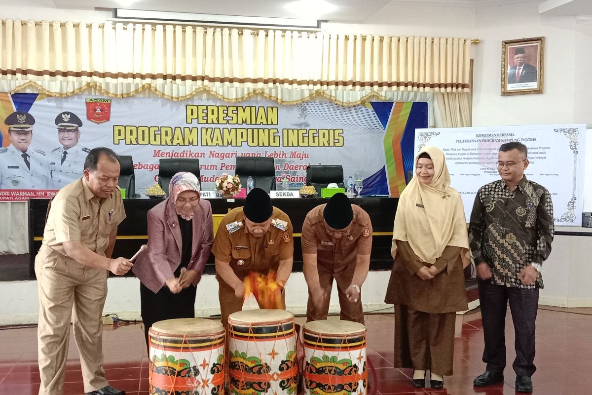 Bupati Agam resmian program kampung Inggris di lima nagari