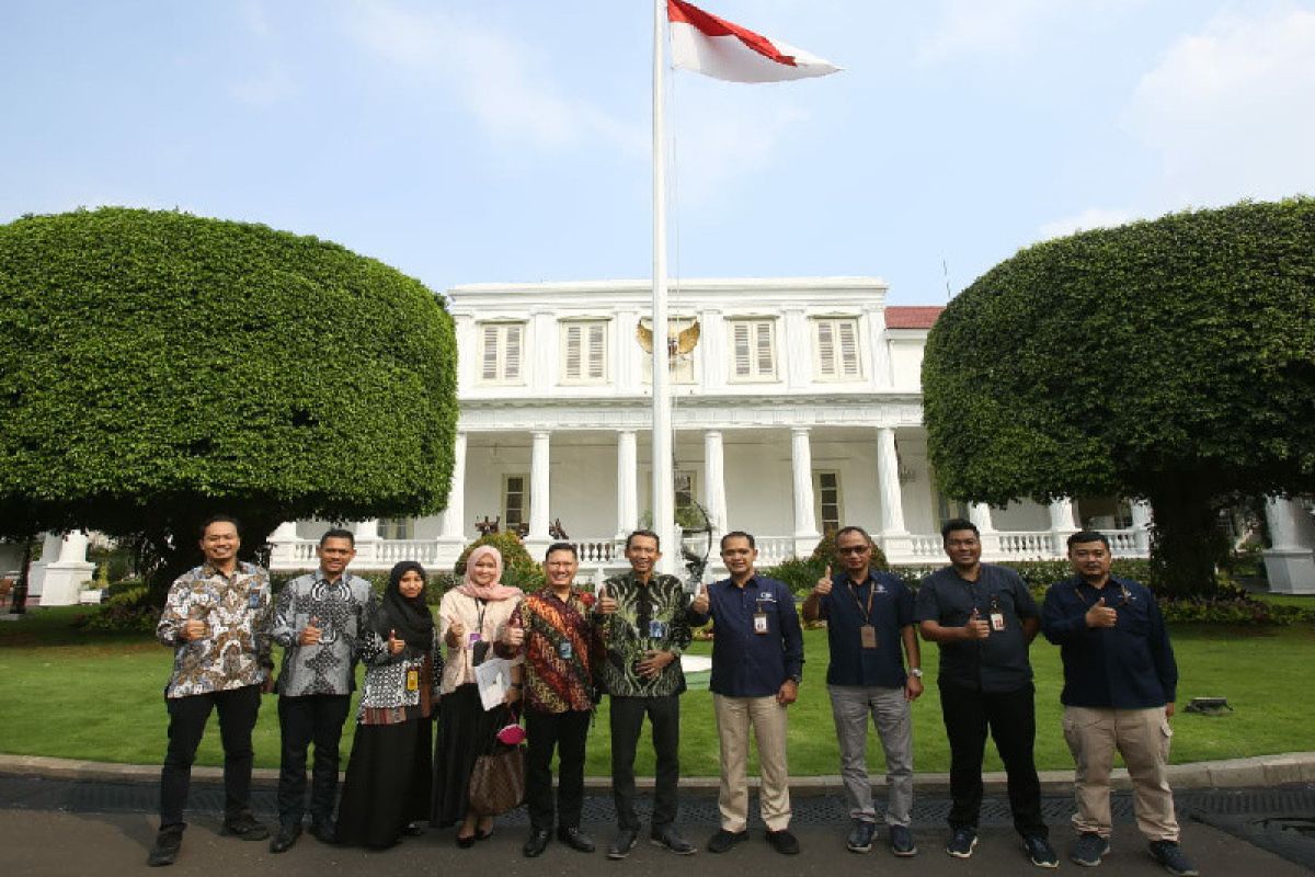 Seluruh Istana Kepresidenan diterangi energi hijau