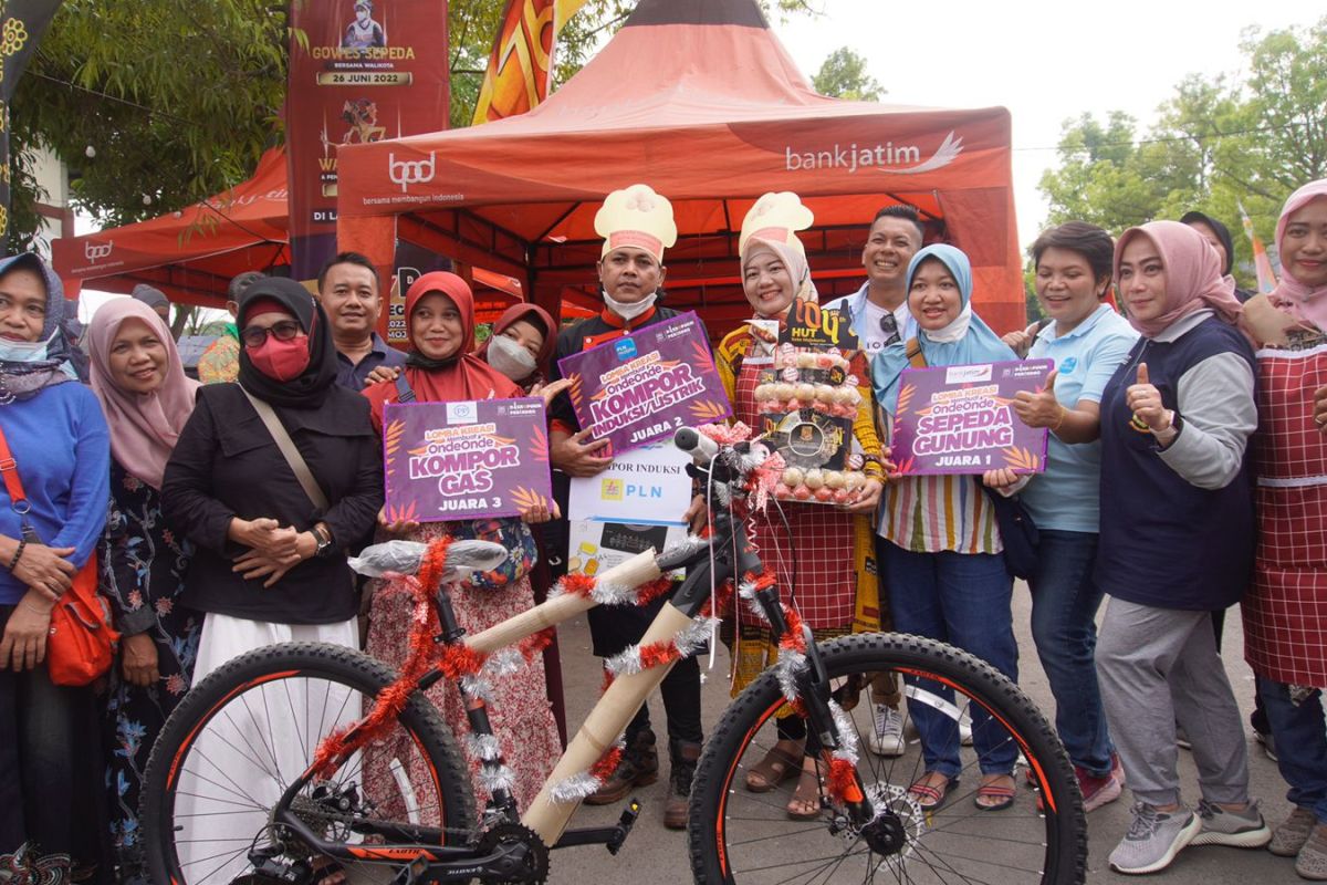 Festival goreng onde-onde meriahkan hari jadi ke-104 Kota Mojokerto