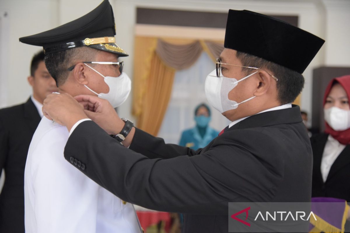 Thariq Modanggu dilantik  sebagai Bupati Gorontalo Utara