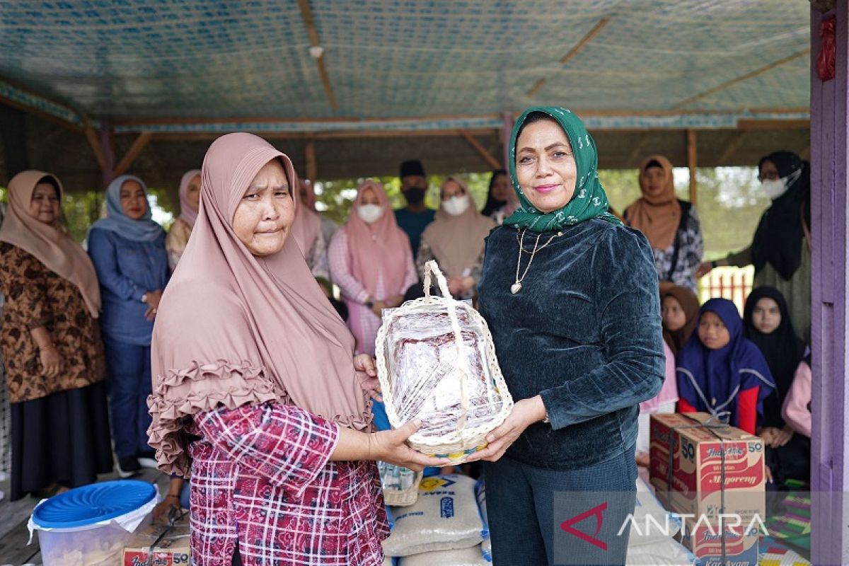 Akhir Pekan, Misnarni Syamsuar berbagi kebahagiaan bersama anak panti asuhan di Bengkalis