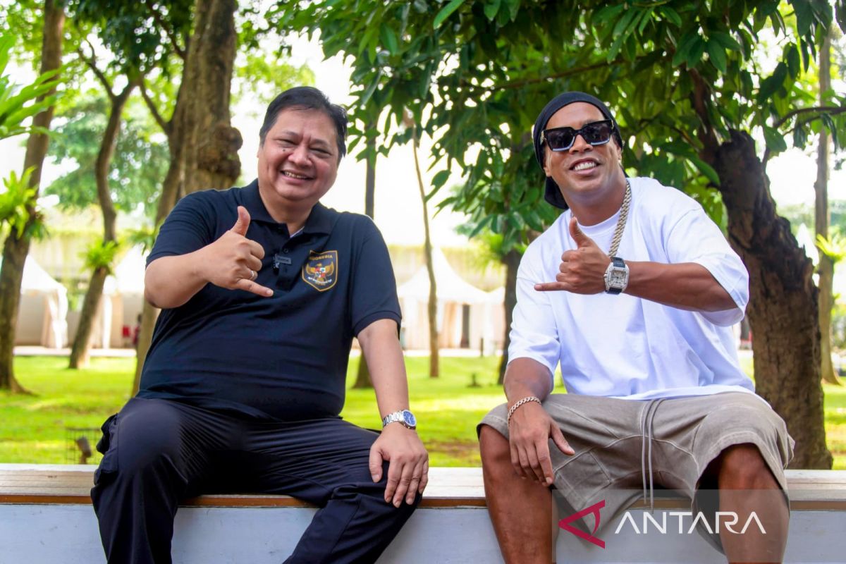 Bertemu Ronaldinho, Airlangga sebut soal pembinaan atlet sejak dini