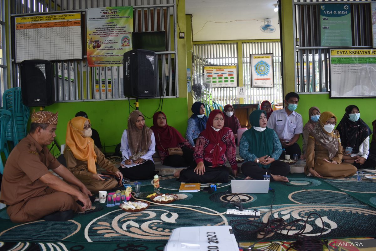 Pokjanal bantu pembinaan kader Posyandu Melati Desa Sumber Mulia