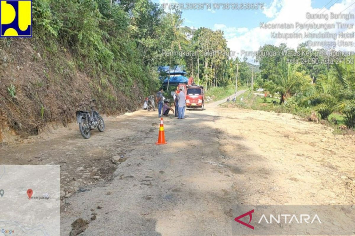 Jalan ke Panyabungan Timur kembali di hotmix. Warga : Terimakasih pak bupati