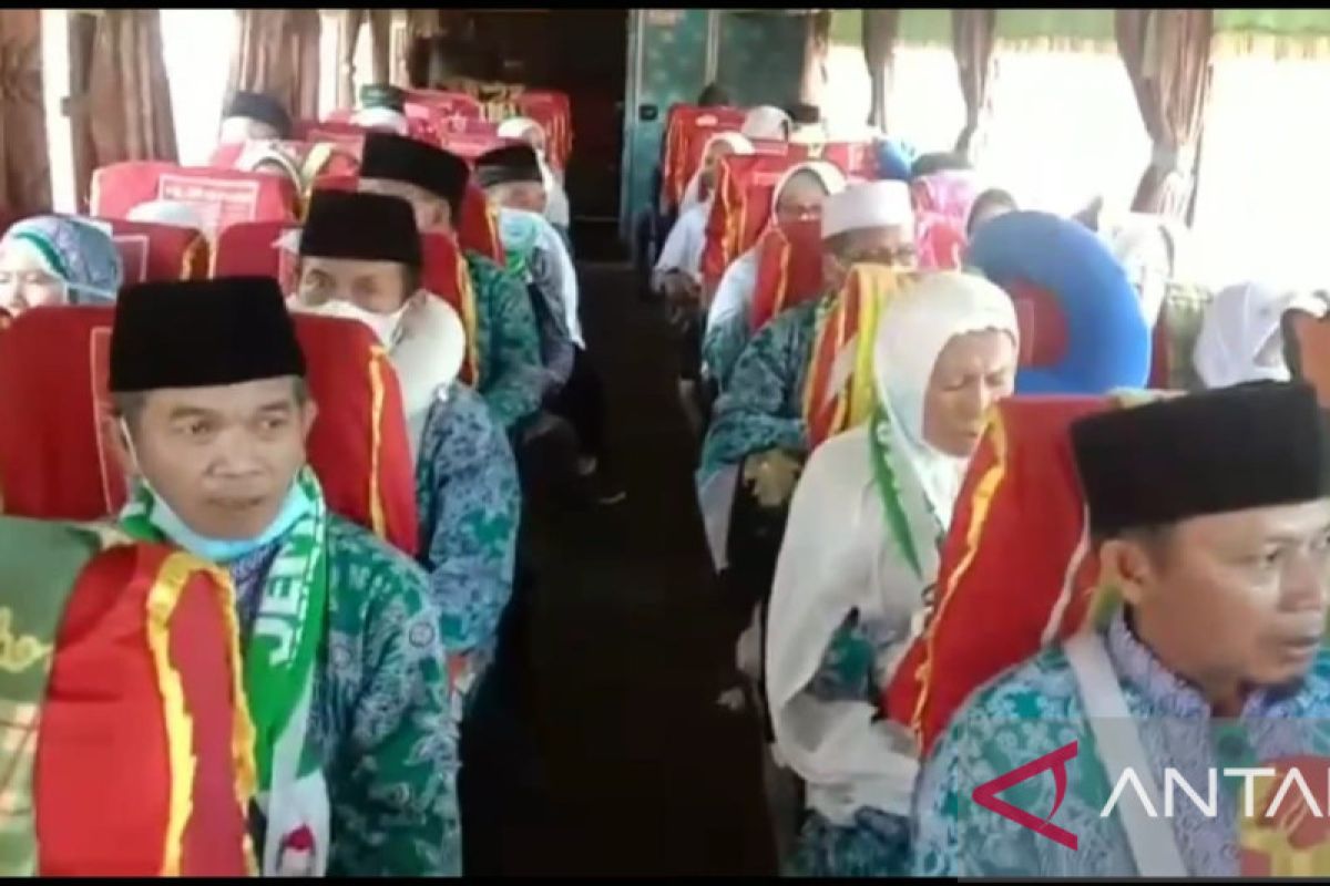 Calon haji OKU berangkat ke Asrama Haji Palembang