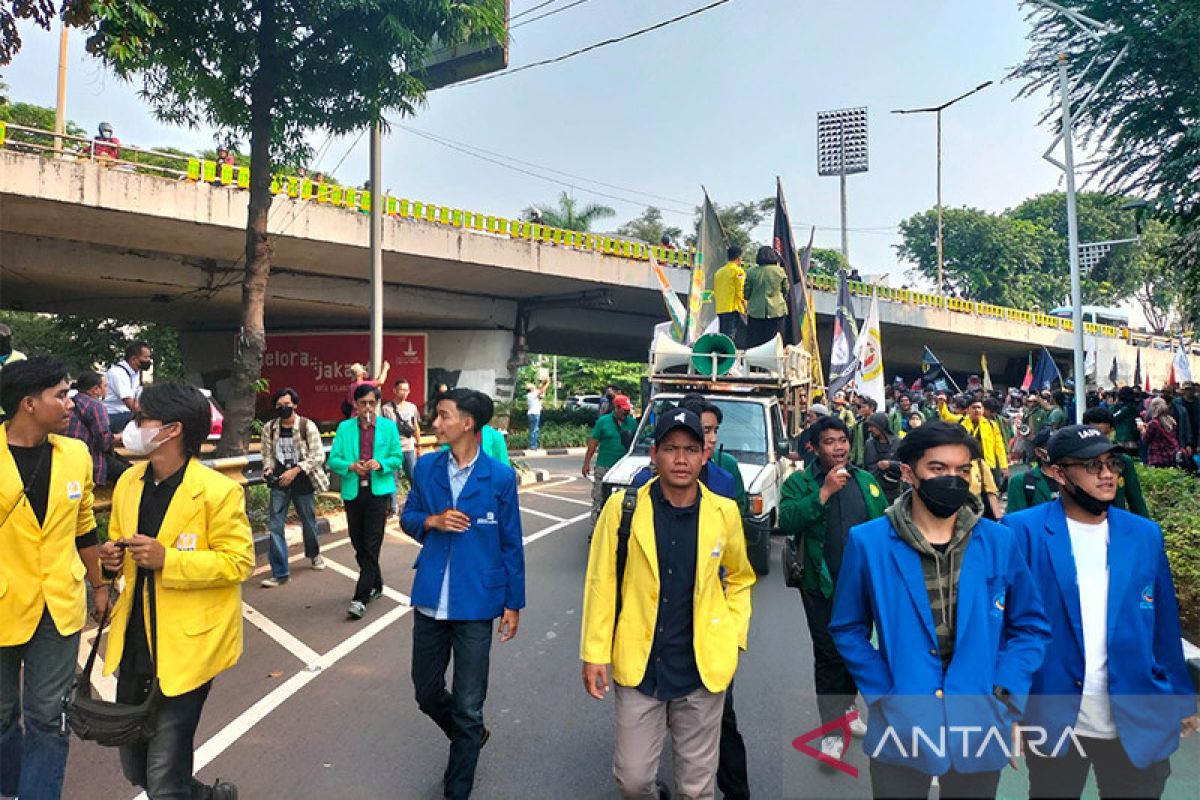 Massa mahasiswa datangi gedung DPR sore ini