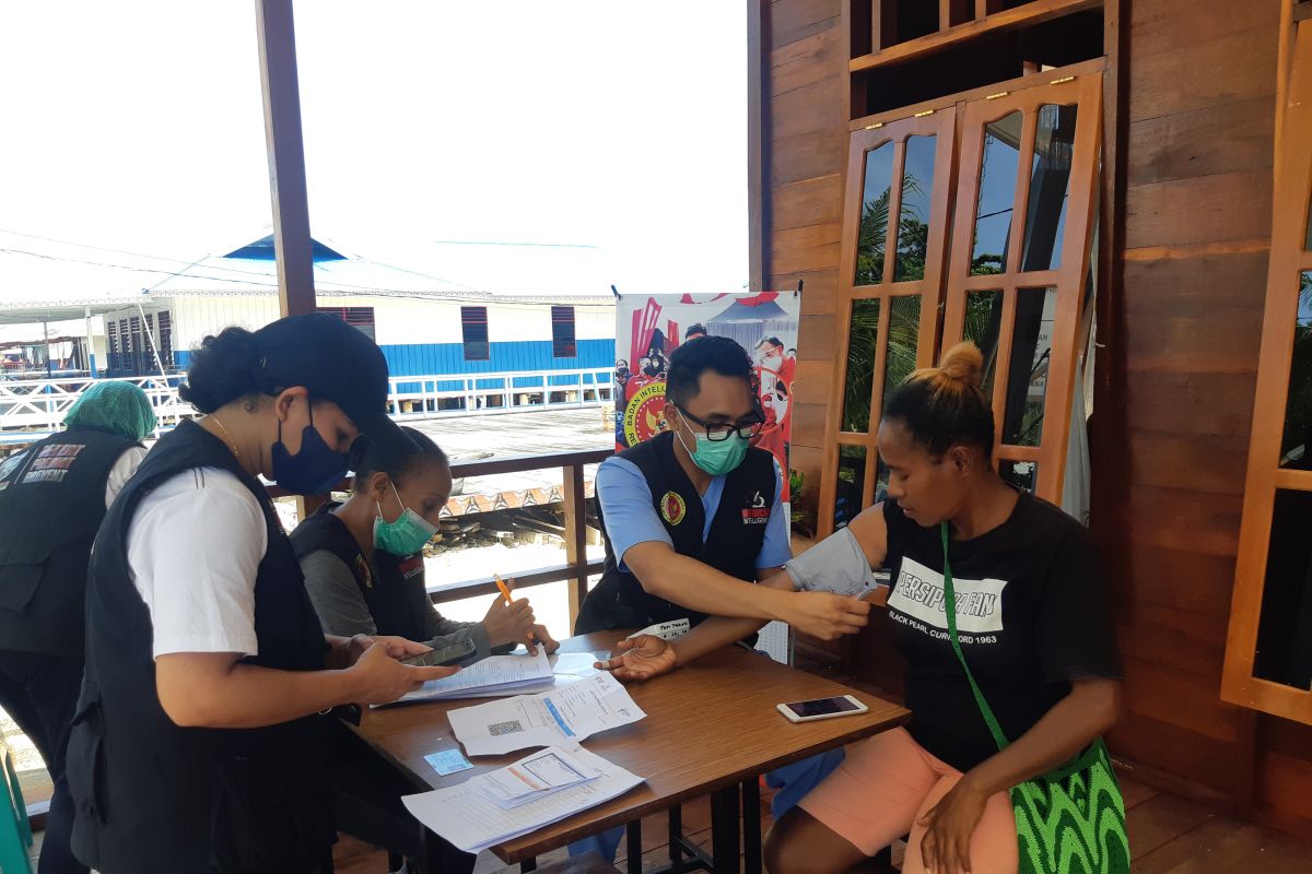 BIN Daerah Papua gelar pelayanan vaksinasi COVID-19 dari rumah ke rumah