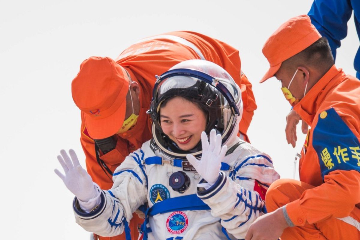 Astronaut wanita China jadi inspirasi wisudawan di Universitas Peking