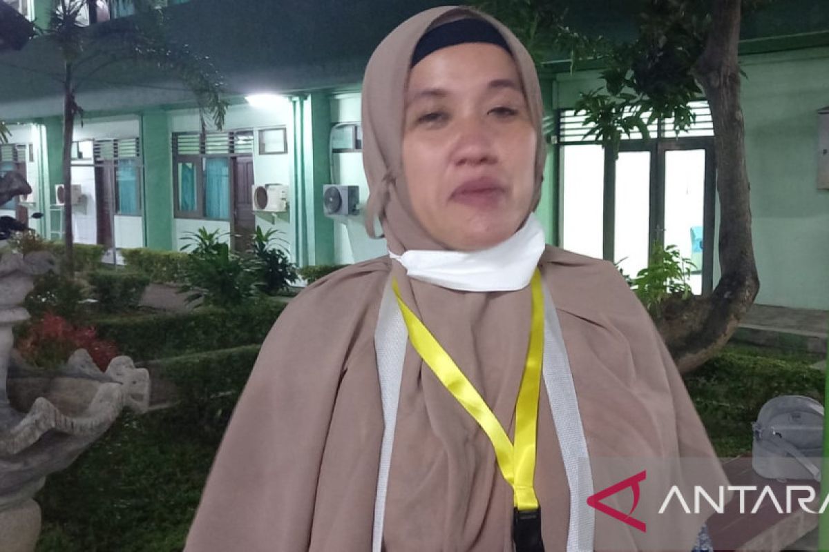 Guru honorer asal Mojokerto berangkat haji