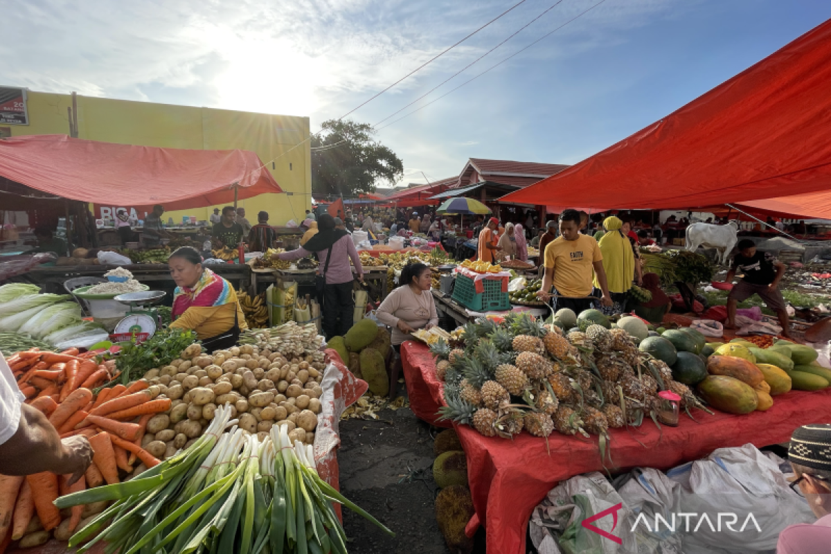 Diskumperindag pantau harga kebutuhan pokok di Gorontalo