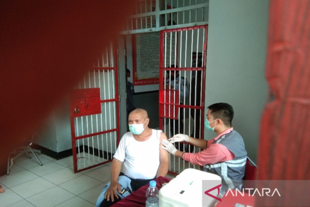 Dinkes: Penerina vaksinasi lengkap lansia di Kendari capai 7.707 jiwa