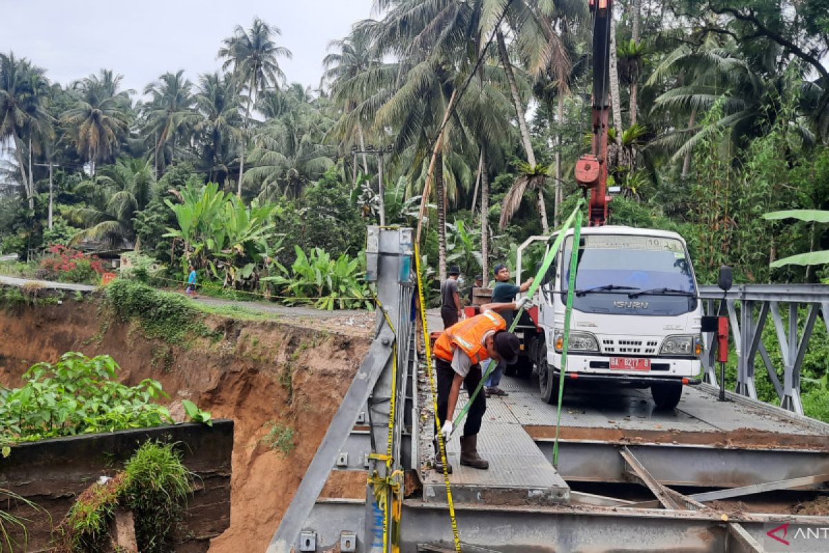 Pemprov Sumbar buka jembatan panel di Padang Pariaman