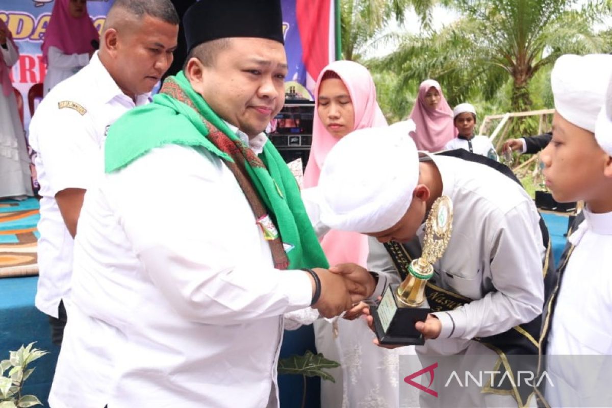 Dolly Pasaribu dorong pesantren Al Romly lahirkan hafidz - hafidzah intelektual