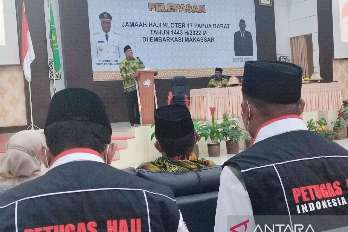 Penjabat Gubernur Papua Barat lepas 332 JCH di Makassar
