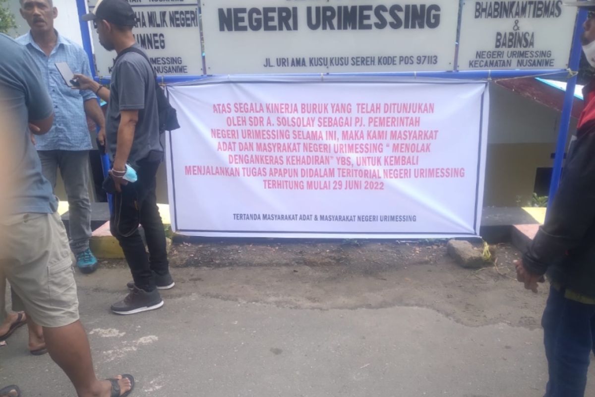 Pemkot Ambon sesalkan aksi penyegelan kantor negeri Urimessing