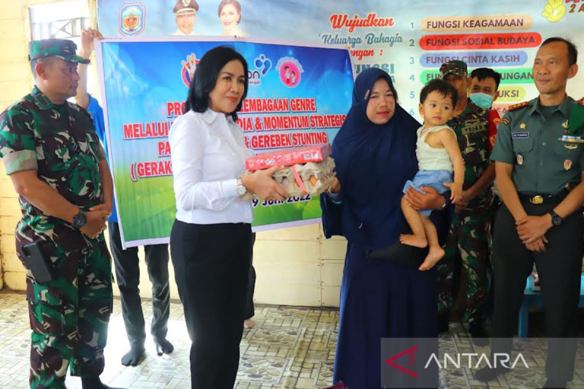 Pemkab Murung Raya serahkan bantuan melalui Gerebek Stunting