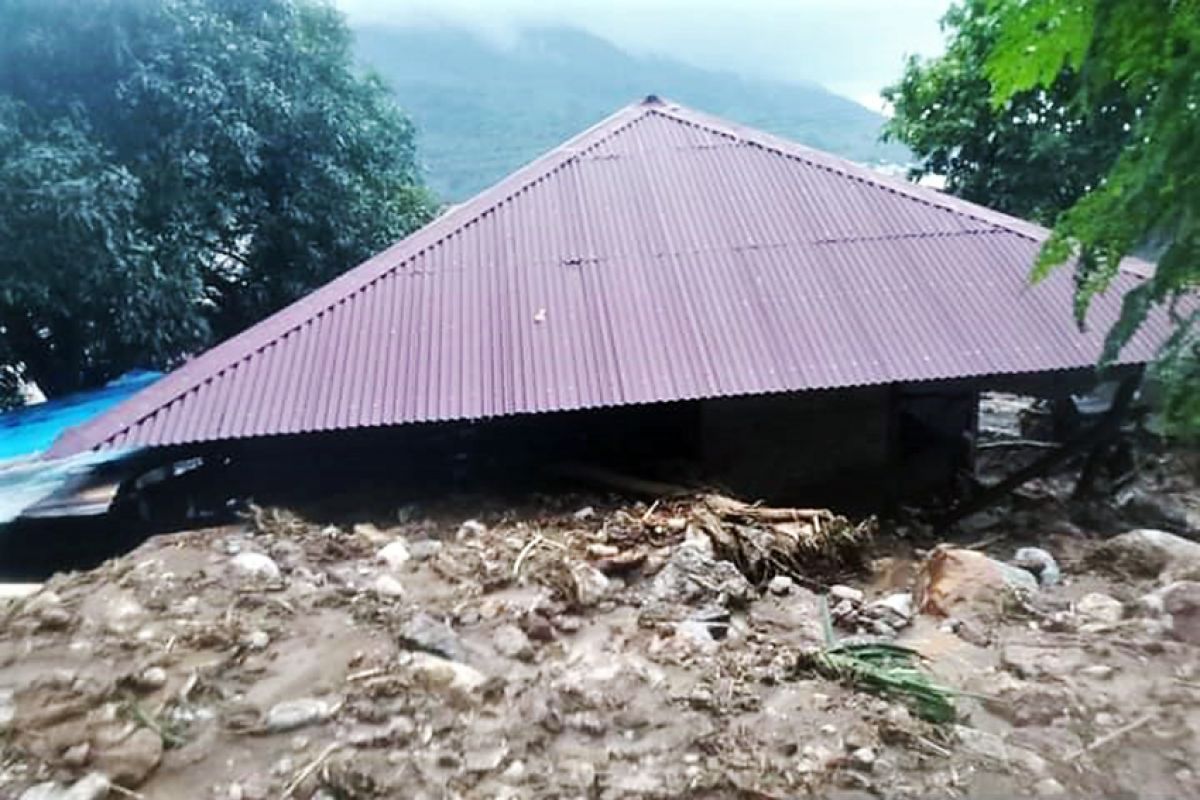 98 KK terdampak bencana longsor di Maluku Barat Daya, turut prihatin