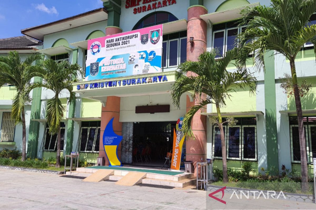 SMP 1 Kristen Surakarta menerapkan pembelajaran berbasis digital