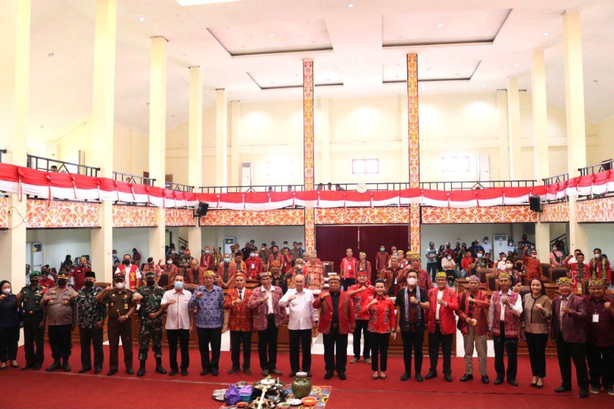 Pj Bupati Landak minta DAD fokus lestarikan budaya Dayak