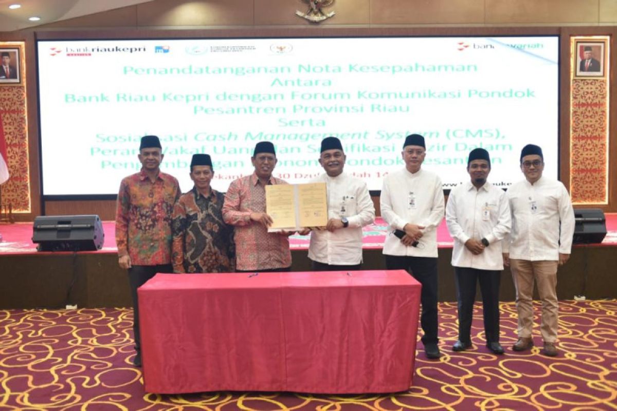 Kembangkan ekonomi syariah, BRK MoU dengan Forum Komunikasi Pondok Pesantren Riau