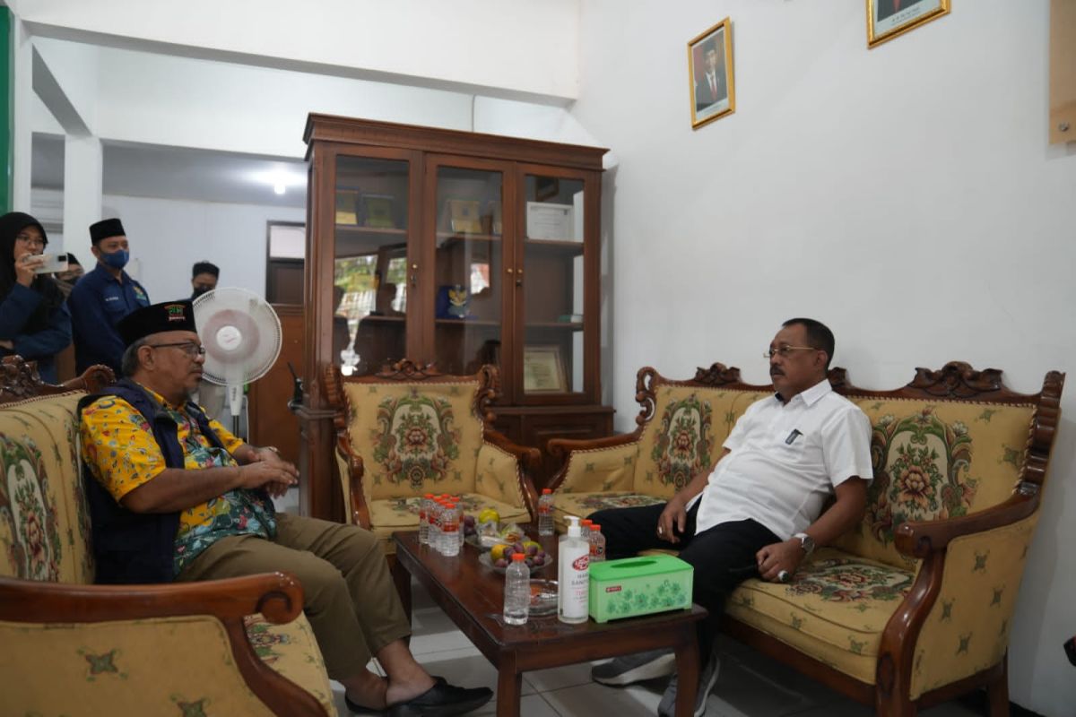 Pemkot Surabaya dan Baznas pastikan program tebus ijazah tepat sasaran