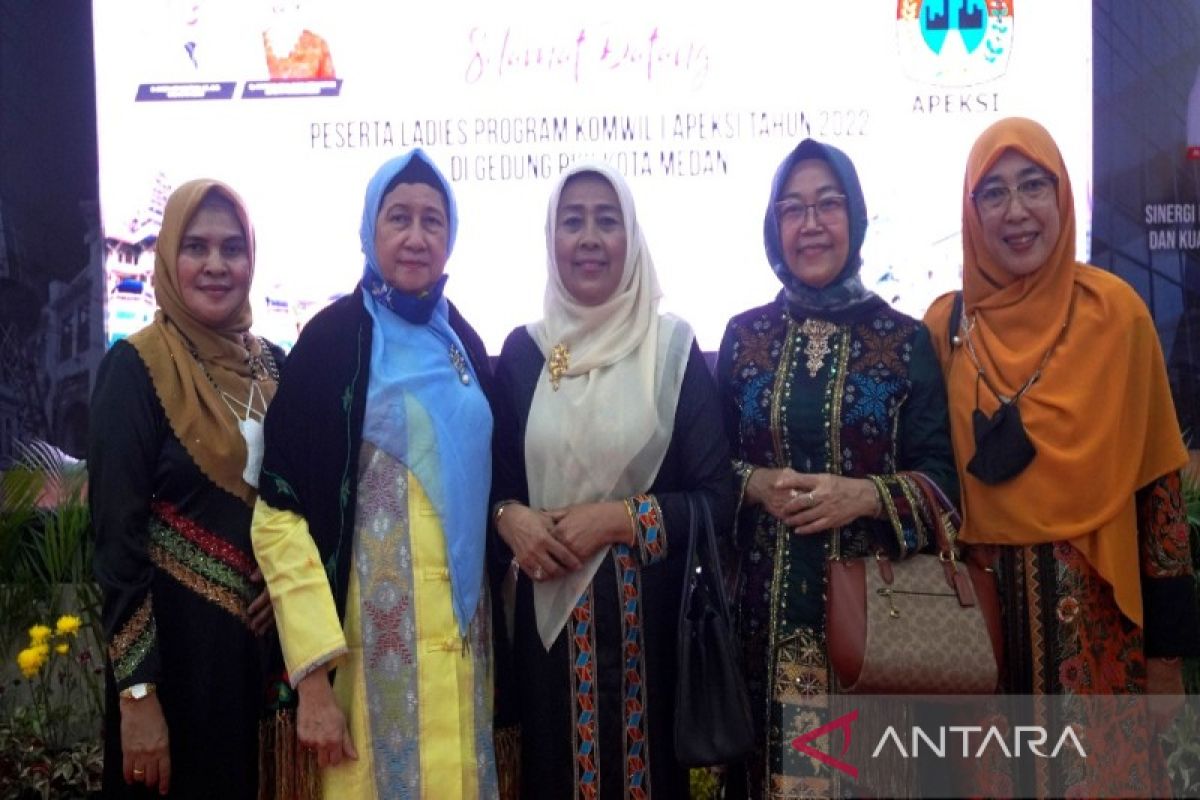 Ketua PKK Tebing Tinggi hadiri Ladies Program Komwil I Apeksi 2022