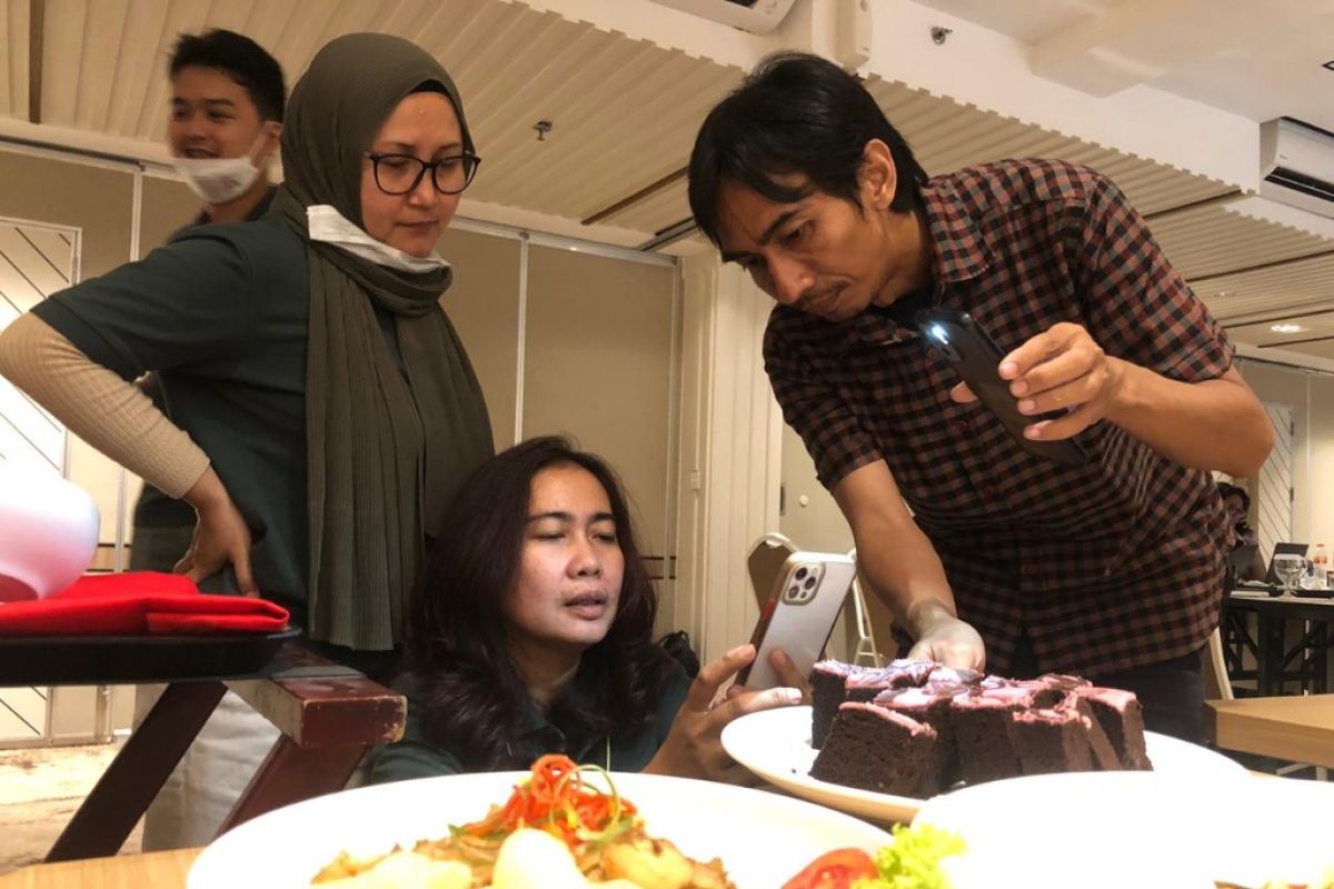 PFI Surabaya beri pelatihan fotografi smartphone kepada humas hotel