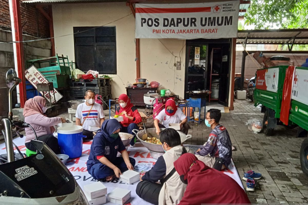 National Red Cross prepares post for West Jakarta's flood victims