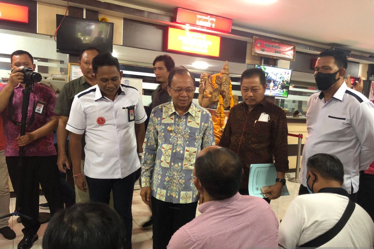 Gubernur Bali pantau pelayanan kebijakan relaksasi pajak kendaraan