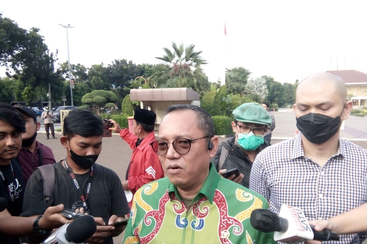 Anggota DPR Deddy Sitorus hadiri pemakaman MenPAN-RB Tjahjo Kumolo