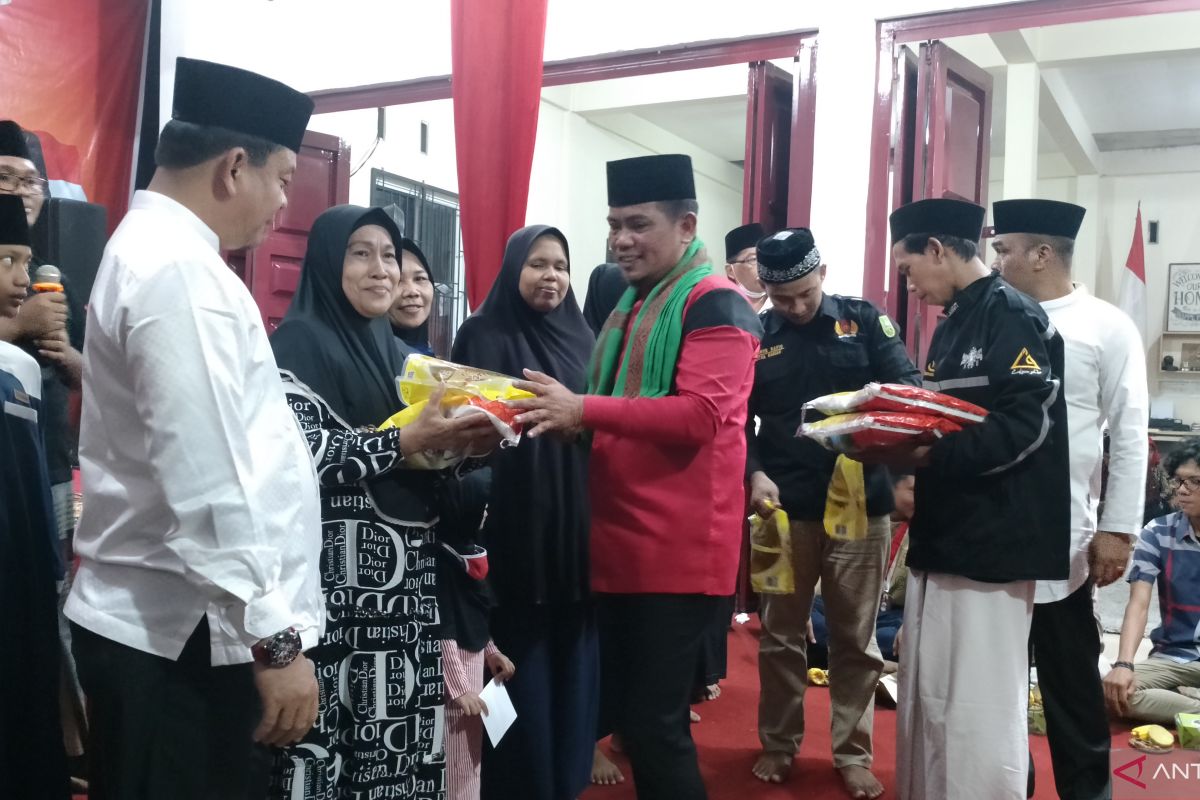 PDIP Riau peringati haul Bung Karno dengan bagi-bagi sembako