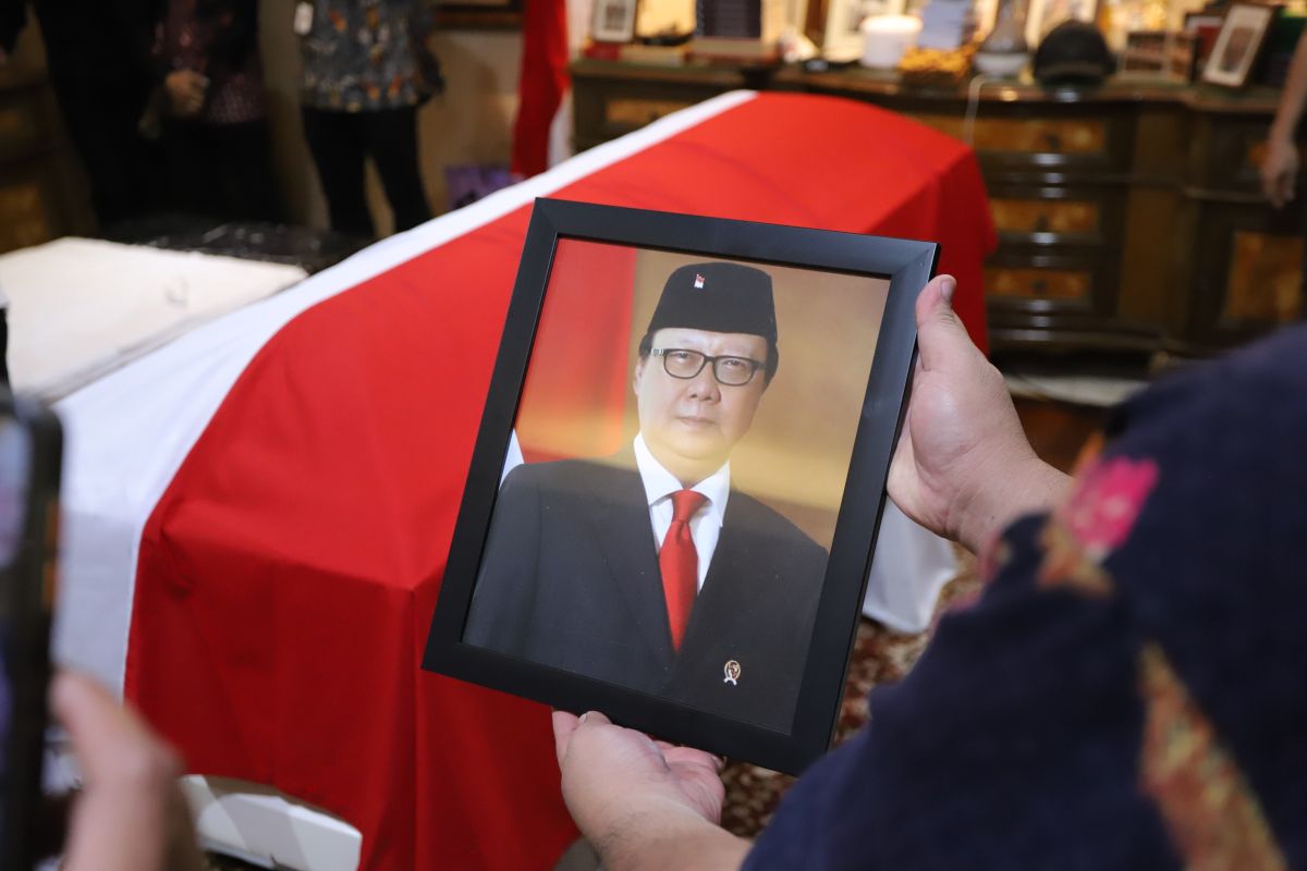 Administrative and Bureaucratic Reform Minister Kumolo passes away