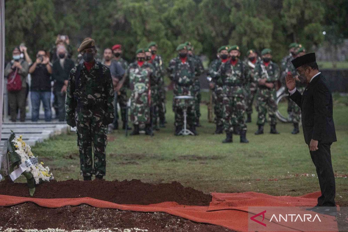 Menpan RB Tjahjo Kumolo dimakamkan secara militer di TMP Kalibata