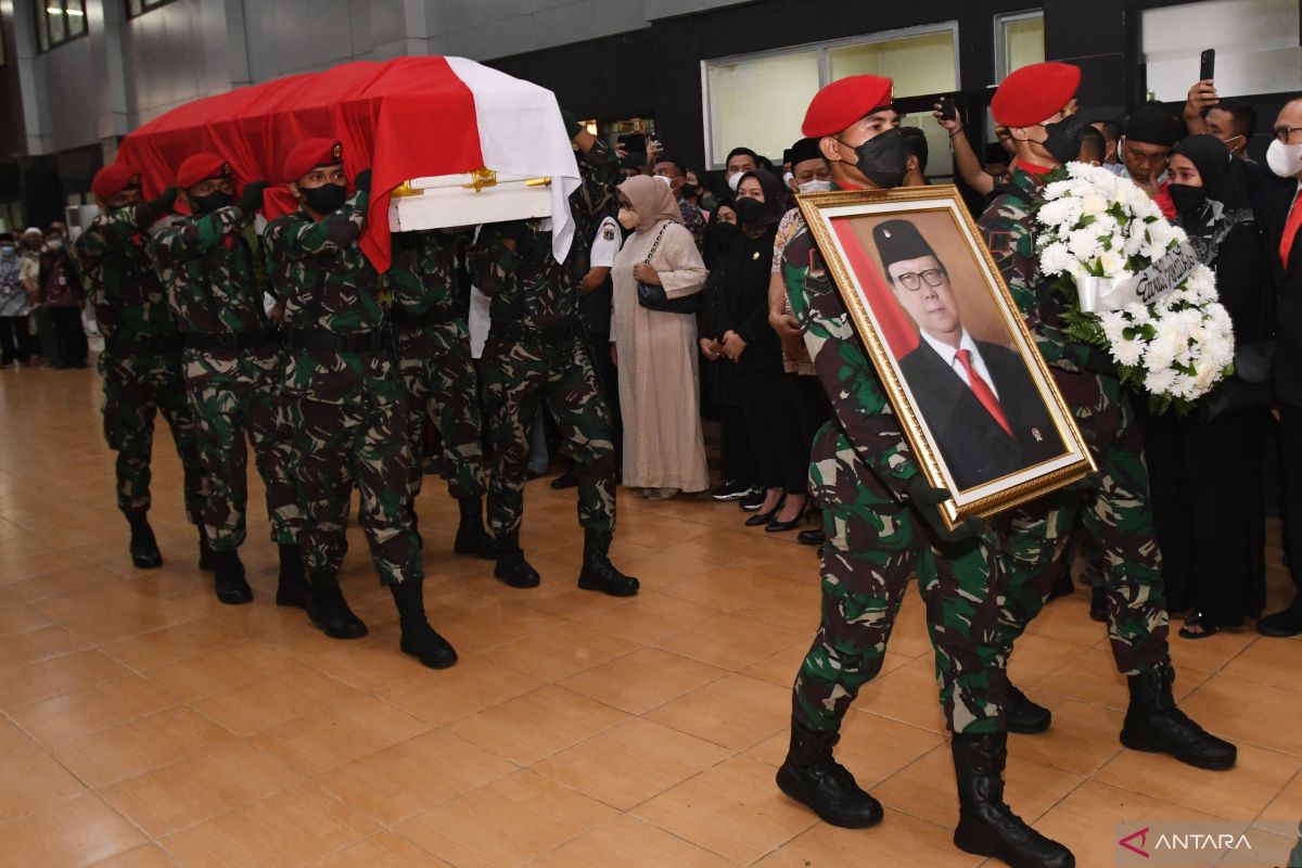 Menteri PAN-RB Tjahjo Kumolo dimakamkan secara militer di TMP Kalibata Jakarta